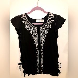 🕊️ TIME AND TRU Black & White Embroidered Peasant Style Short Sleeve. Size S.